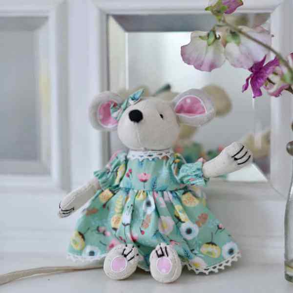 Mouse With Country Garden Dress