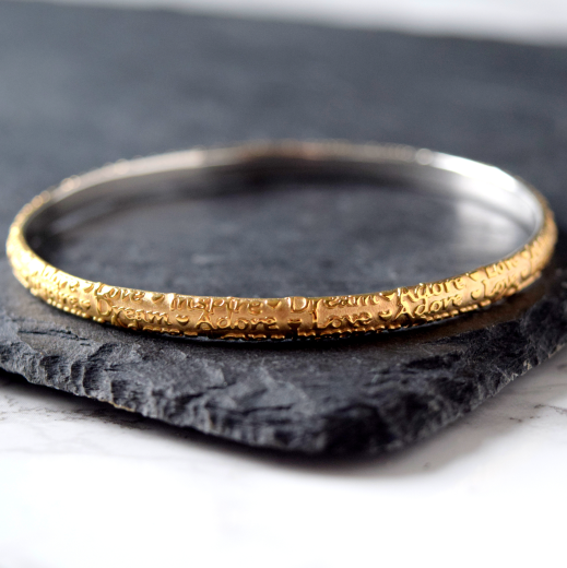 Scriptura Bangle - Gold