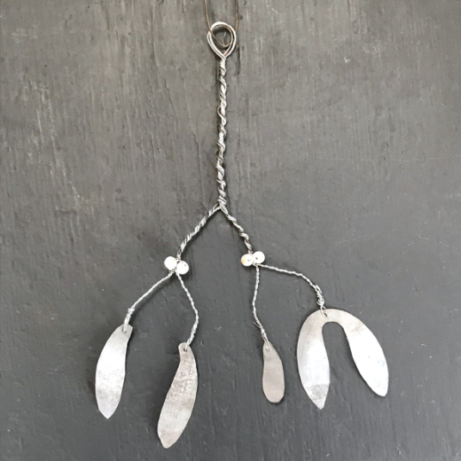 Metal Mistletoe Sprig